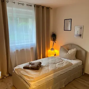 Apartment Hukic Mit 2 Schlafzimmer, Blankenfelde-Mahlow